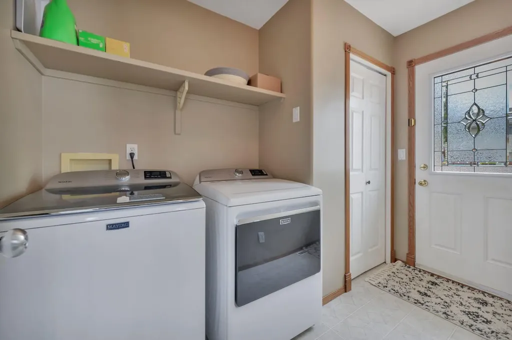 1 Pell Close Sylvan Lake AB T4S 1W8