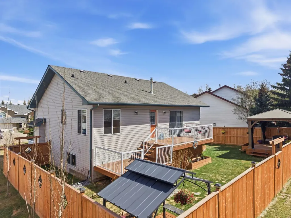 1 Pell Close Sylvan Lake AB T4S 1W8