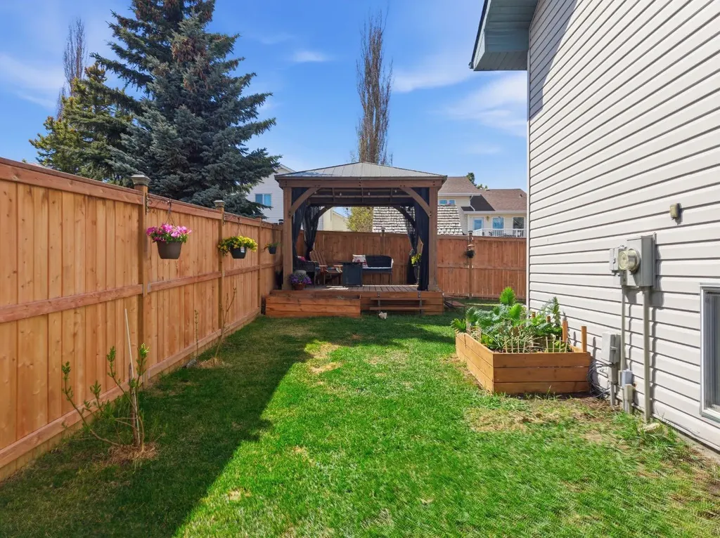 1 Pell Close Sylvan Lake AB T4S 1W8