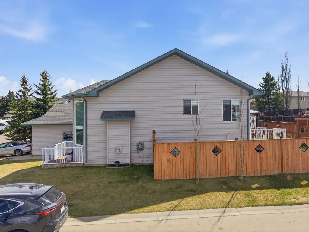 1 Pell Close Sylvan Lake AB T4S 1W8