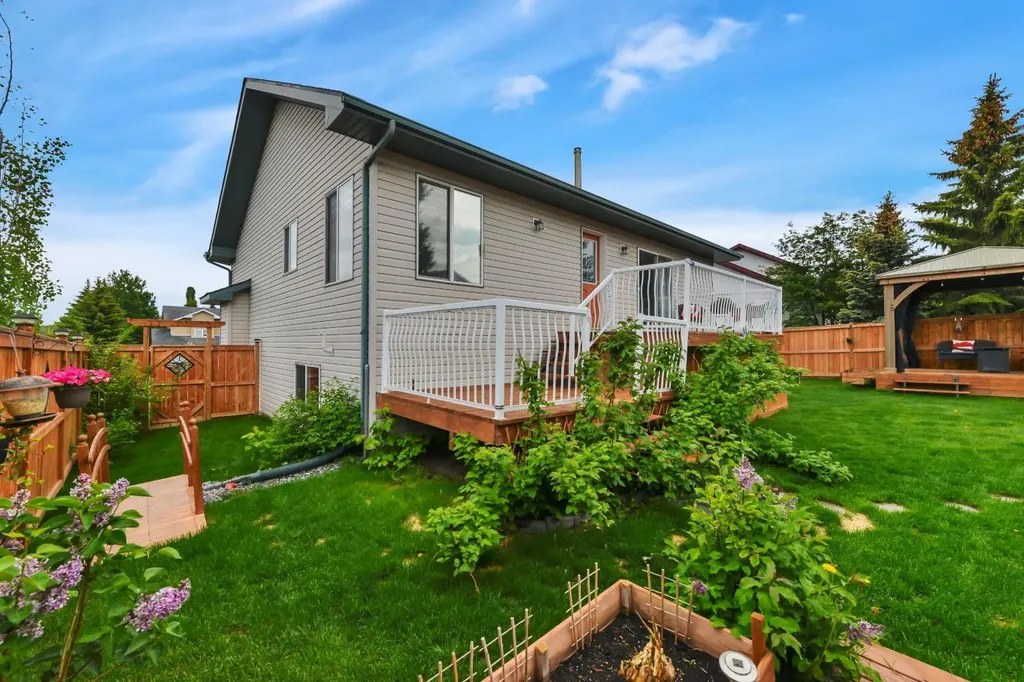 1 Pell Close Sylvan Lake AB T4S 1W8