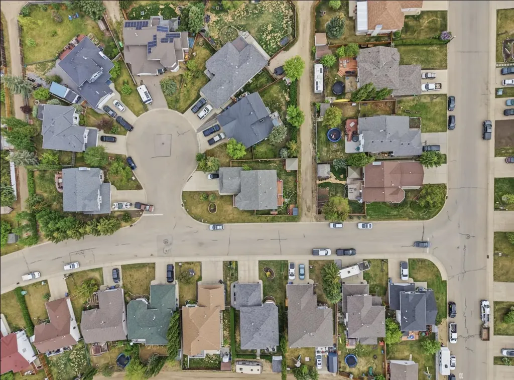 1 Pell Close Sylvan Lake AB T4S 1W8