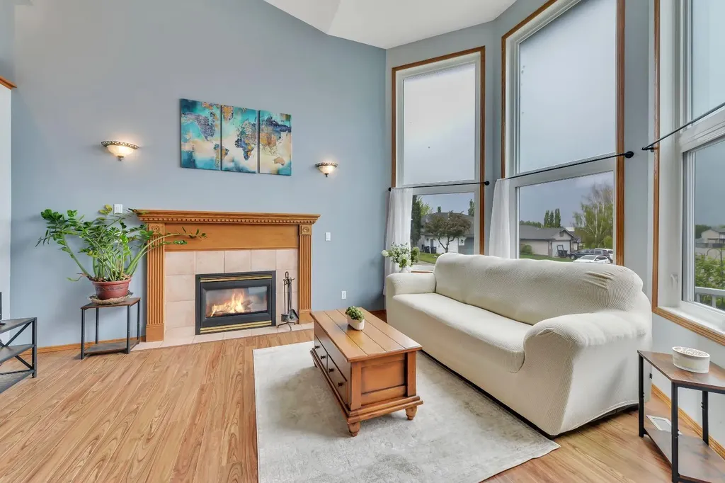 1 Pell Close Sylvan Lake AB T4S 1W8