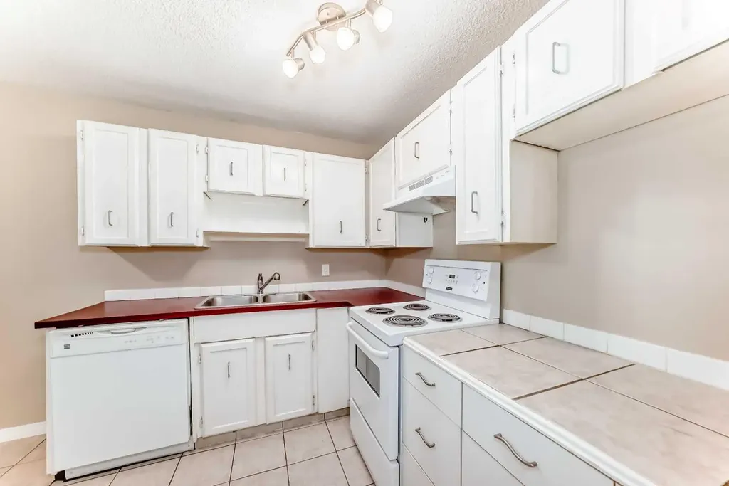 730 2 Avenue NW Calgary AB T2N0E3