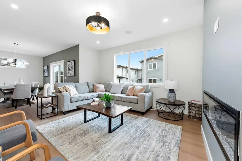 10 Waterford Mews Chestermere AB T1X 3B4