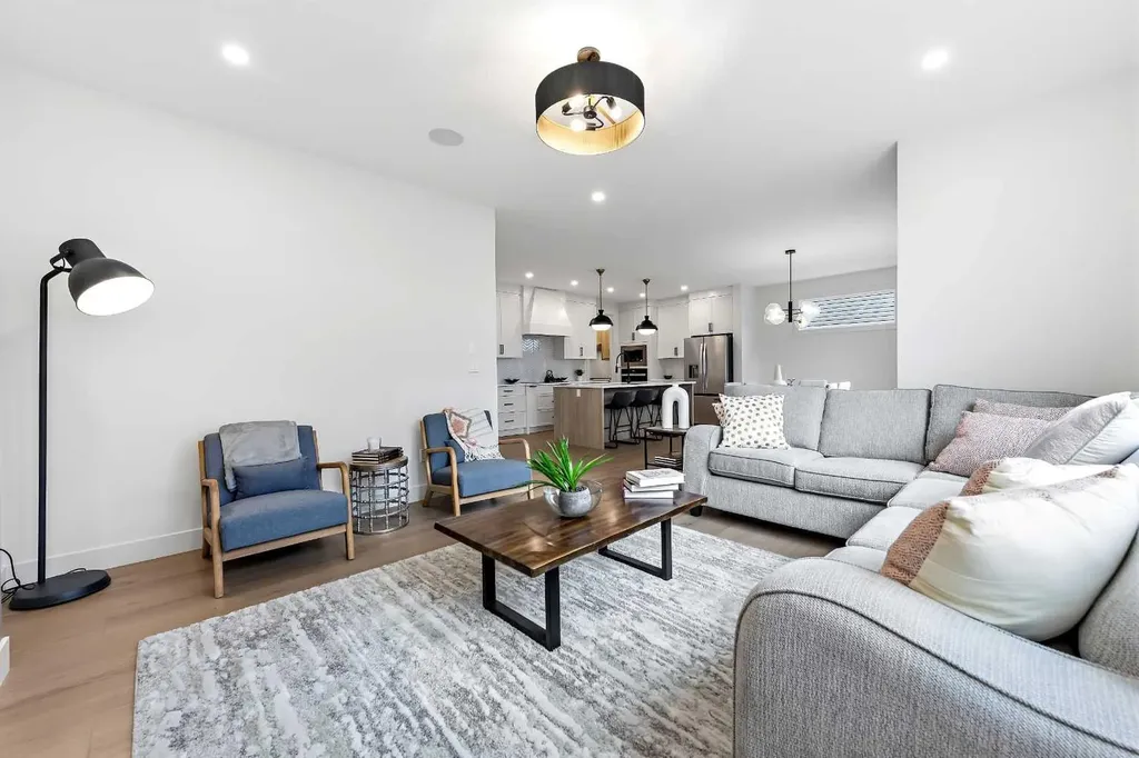 10 Waterford Mews Chestermere AB T1X 3B4