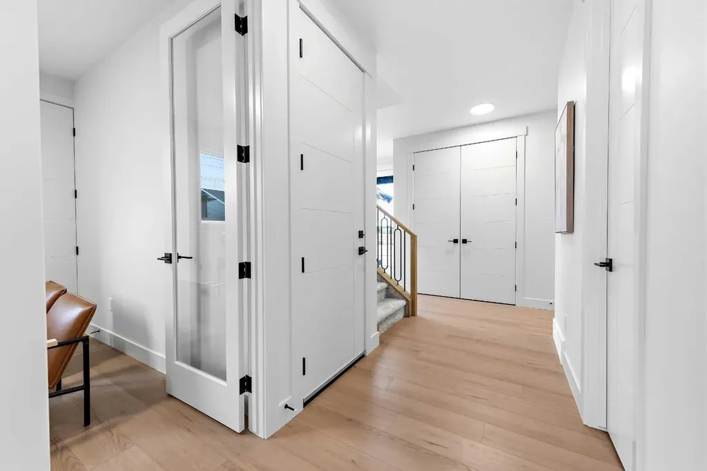 10 Waterford Mews Chestermere AB T1X 3B4