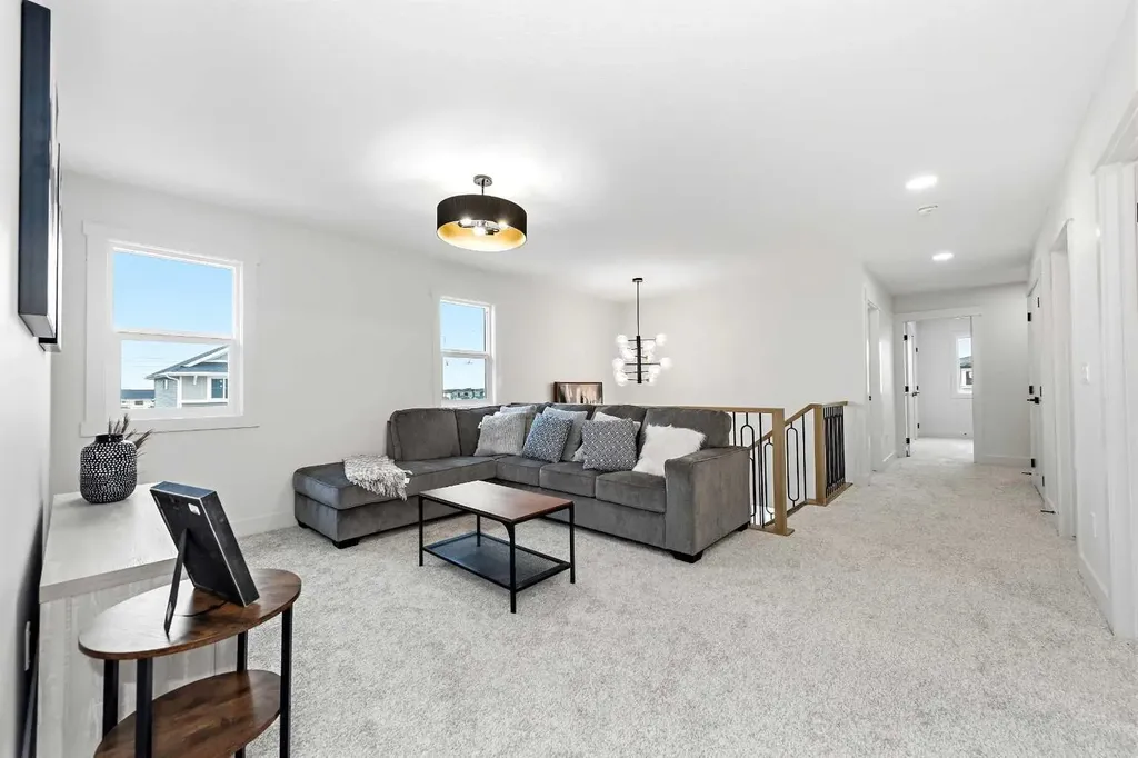 10 Waterford Mews Chestermere AB T1X 3B4