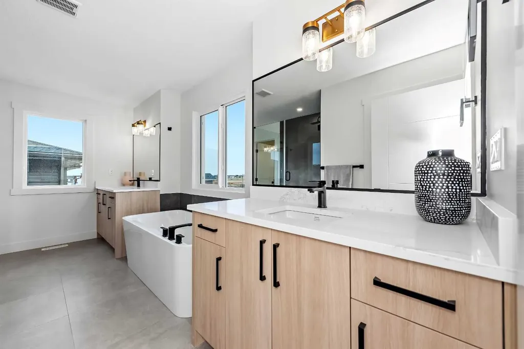10 Waterford Mews Chestermere AB T1X 3B4