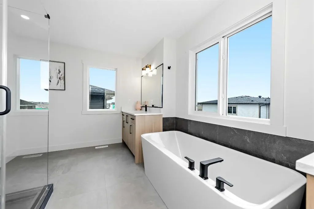 10 Waterford Mews Chestermere AB T1X 3B4