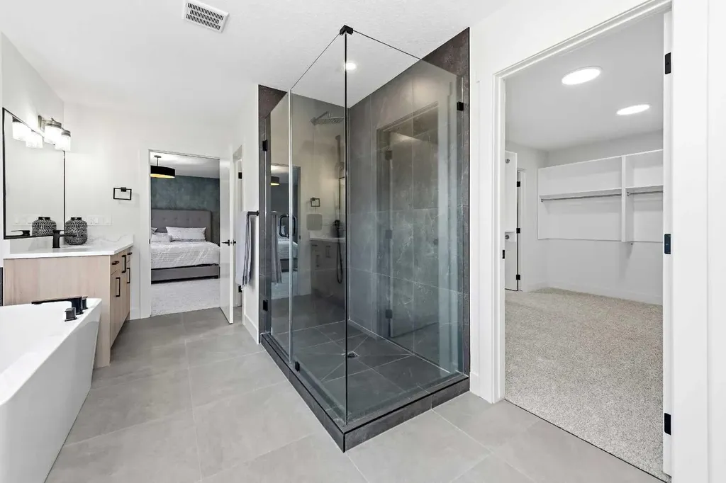 10 Waterford Mews Chestermere AB T1X 3B4