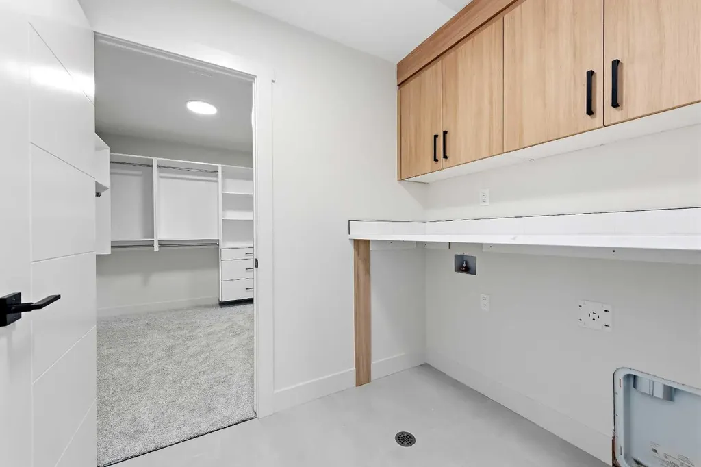 10 Waterford Mews Chestermere AB T1X 3B4