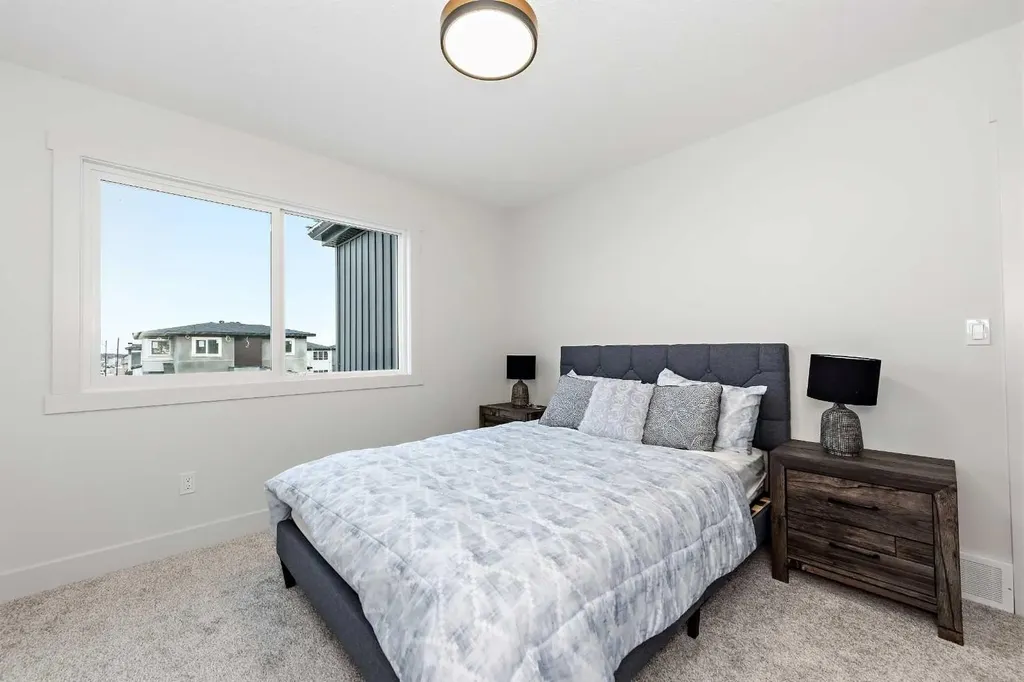 10 Waterford Mews Chestermere AB T1X 3B4