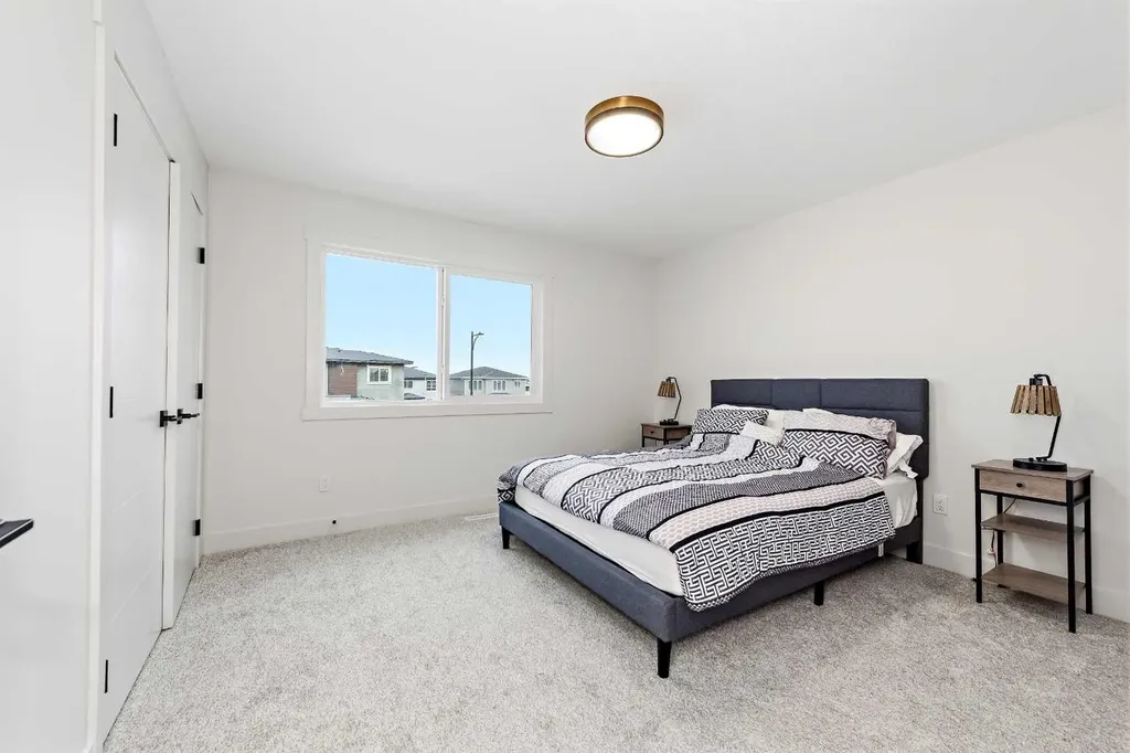 10 Waterford Mews Chestermere AB T1X 3B4