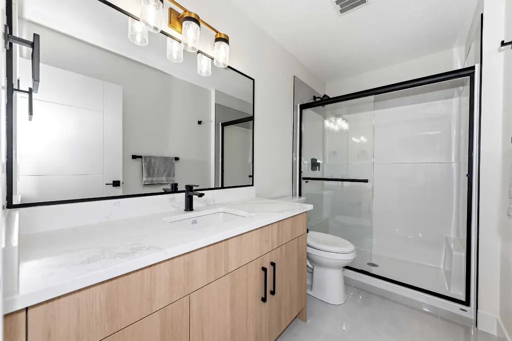 10 Waterford Mews Chestermere AB T1X 3B4