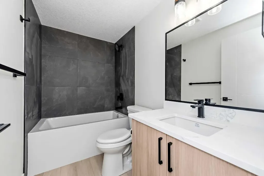 10 Waterford Mews Chestermere AB T1X 3B4