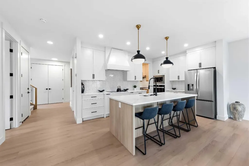 10 Waterford Mews Chestermere AB T1X 3B4