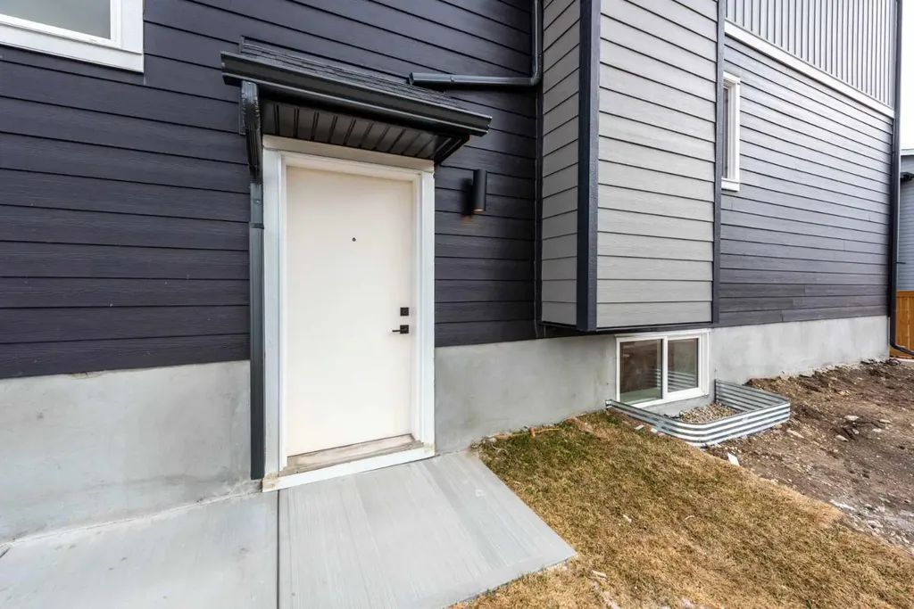 10 Waterford Mews Chestermere AB T1X 3B4