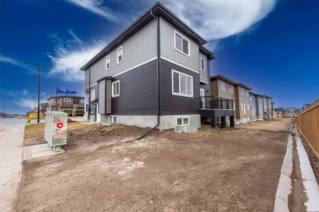 10 Waterford Mews Chestermere AB T1X 3B4