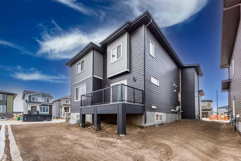 10 Waterford Mews Chestermere AB T1X 3B4