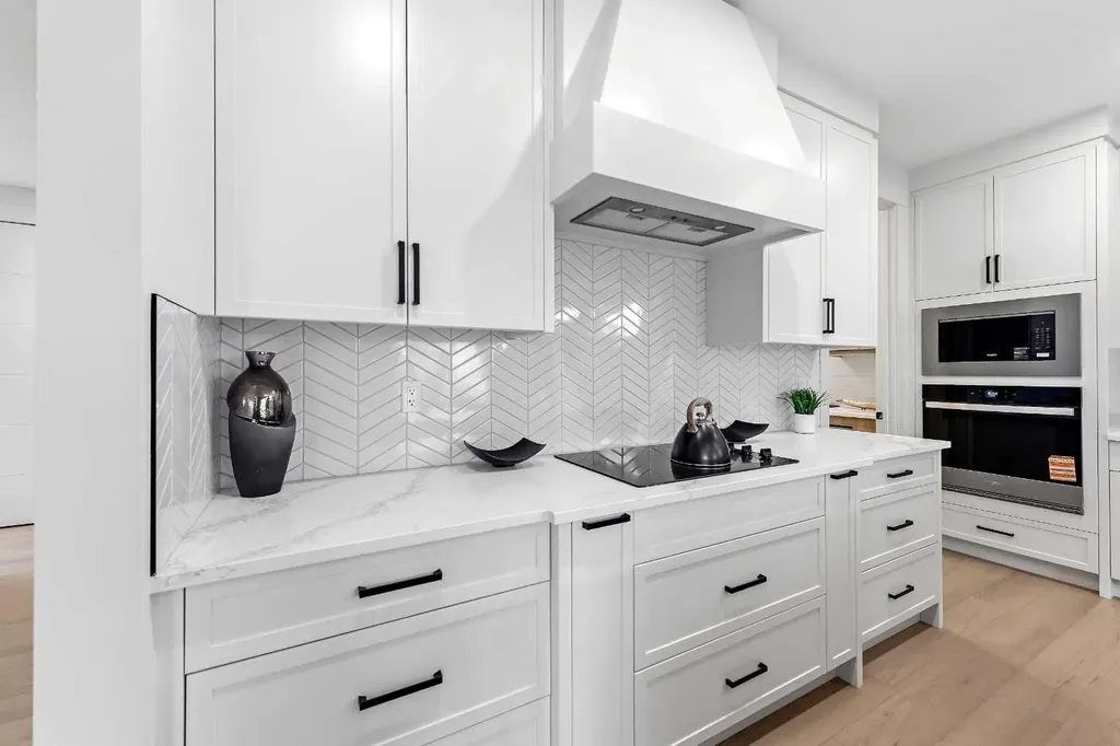 10 Waterford Mews Chestermere AB T1X 3B4
