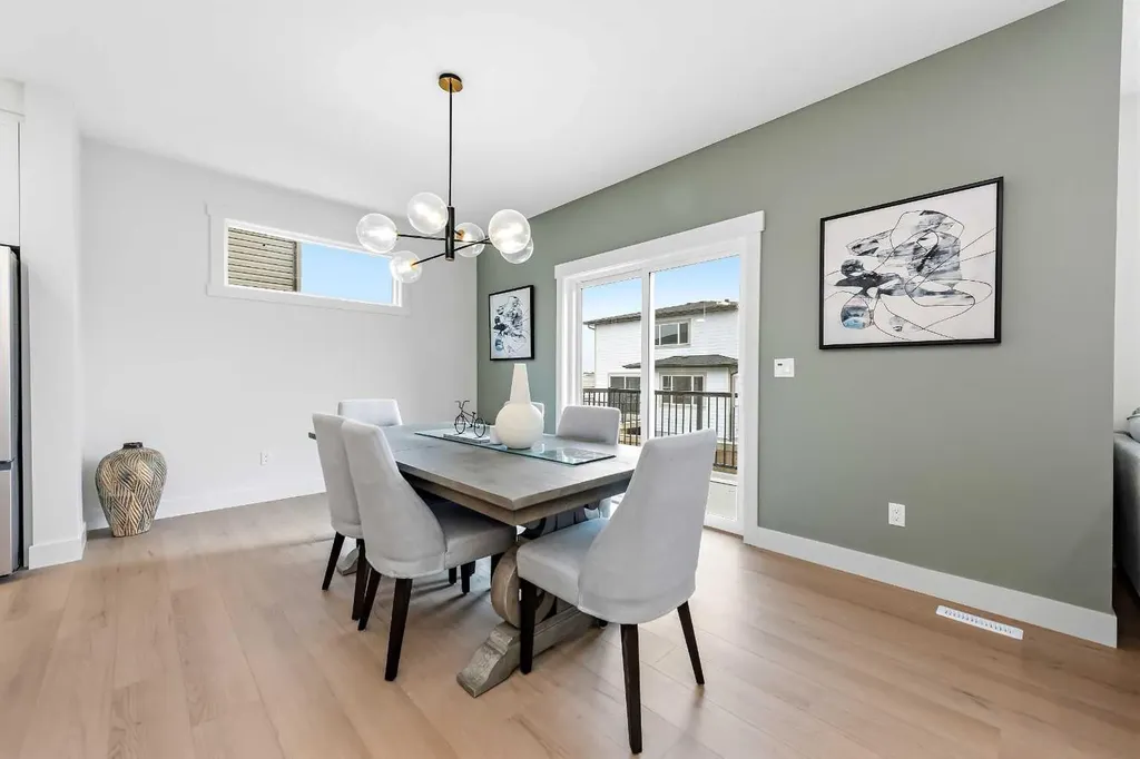 10 Waterford Mews Chestermere AB T1X 3B4