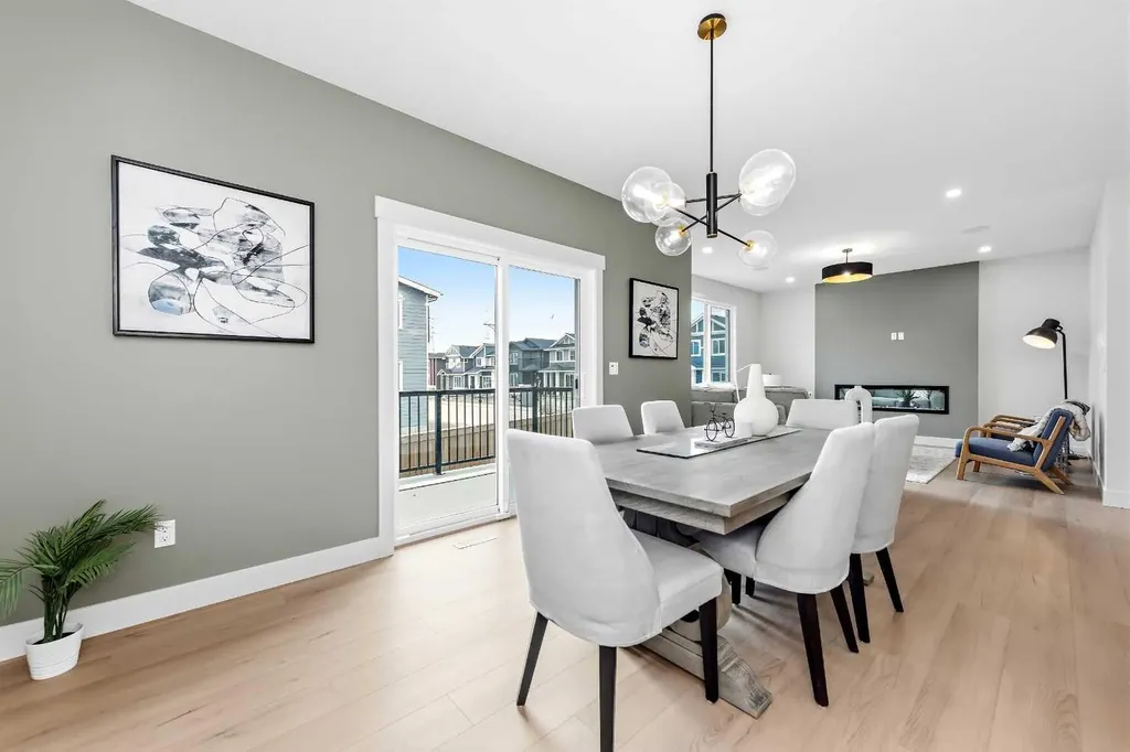 10 Waterford Mews Chestermere AB T1X 3B4