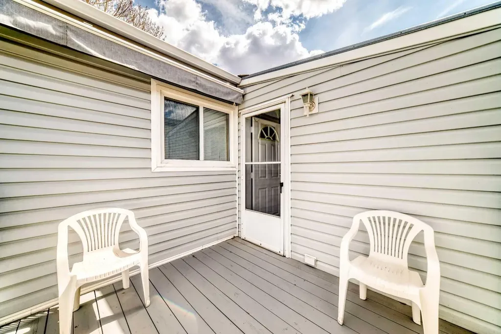 99 Arbour Lake Road NW Calgary AB T3G 4E4