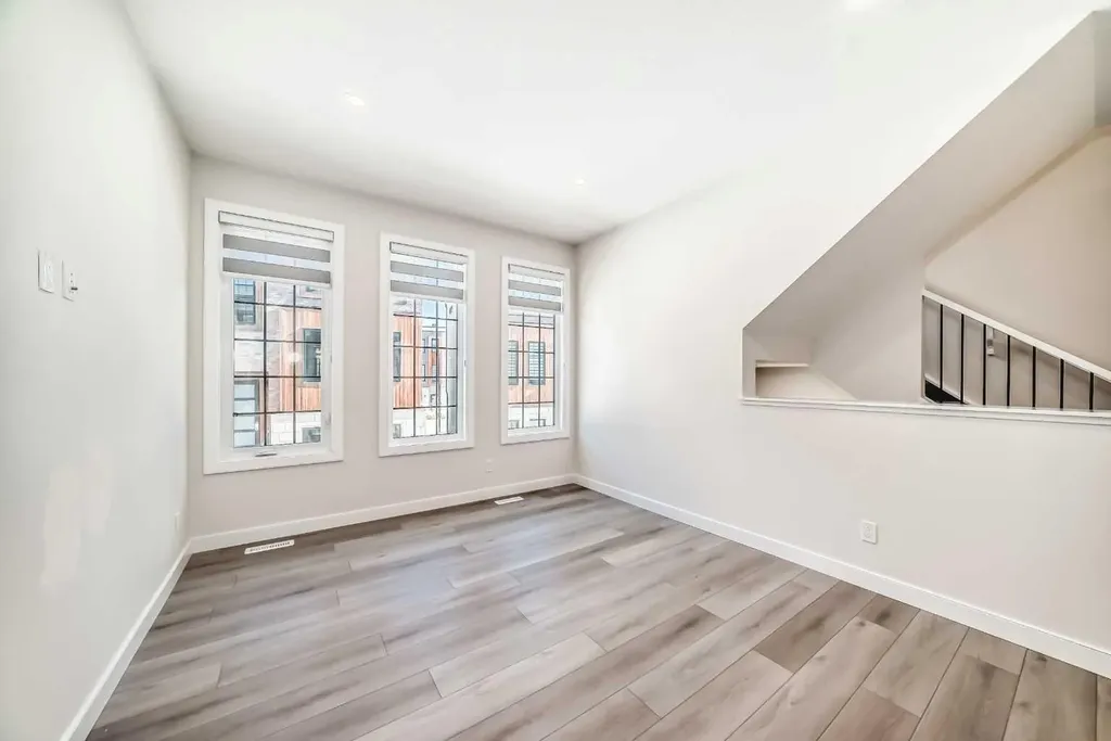 81 Greenbriar Place NW Calgary AB T3B6J1