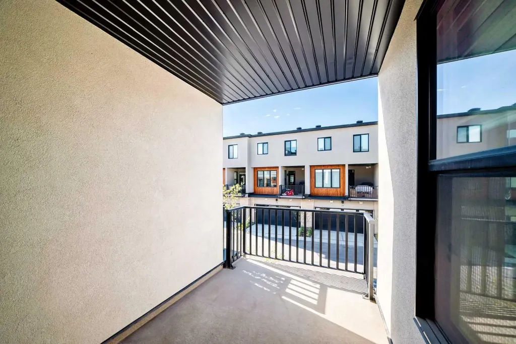 81 Greenbriar Place NW Calgary AB T3B6J1