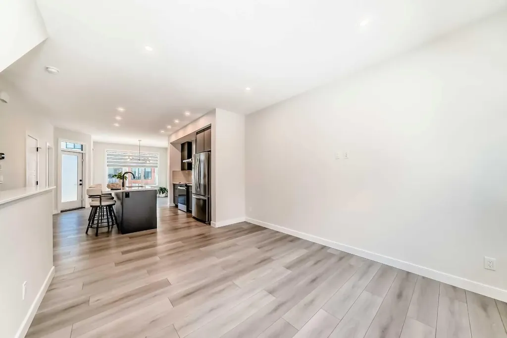 81 Greenbriar Place NW Calgary AB T3B6J1