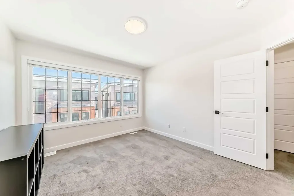 81 Greenbriar Place NW Calgary AB T3B6J1