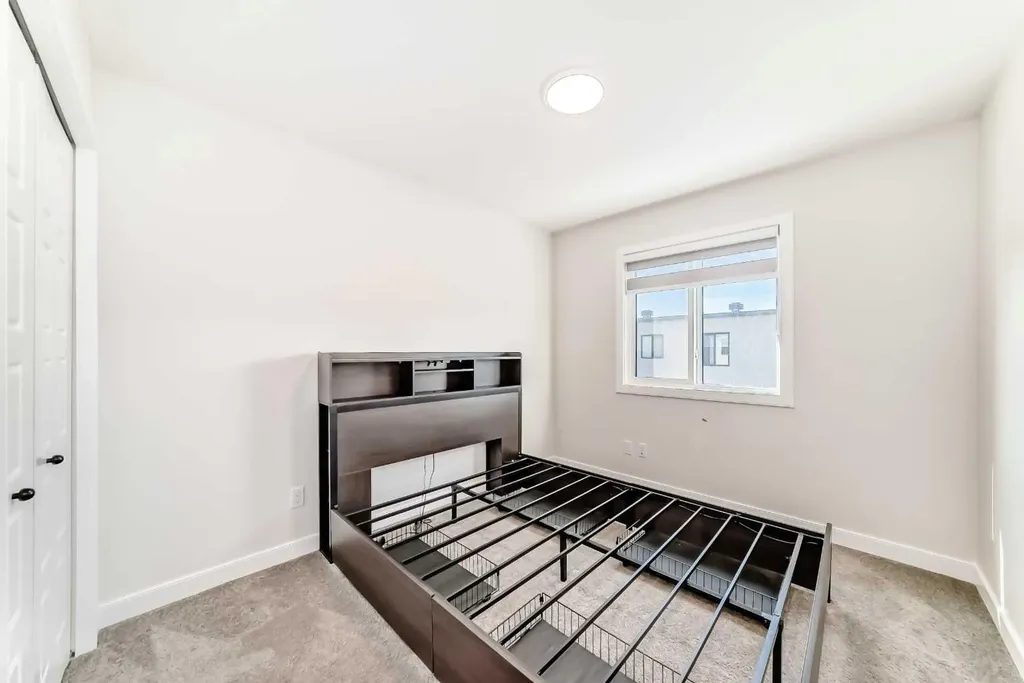81 Greenbriar Place NW Calgary AB T3B6J1