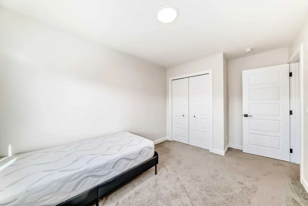 81 Greenbriar Place NW Calgary AB T3B6J1