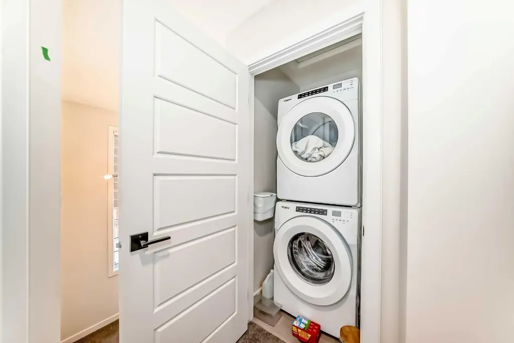 81 Greenbriar Place NW Calgary AB T3B6J1