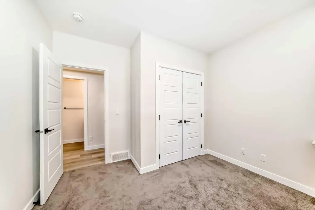 81 Greenbriar Place NW Calgary AB T3B6J1