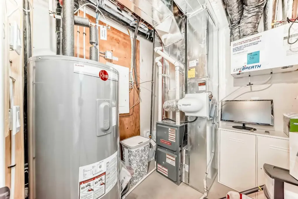 81 Greenbriar Place NW Calgary AB T3B6J1