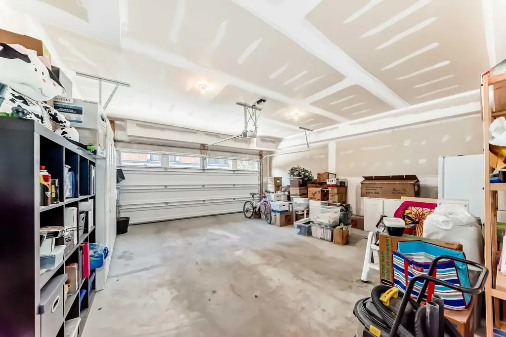 81 Greenbriar Place NW Calgary AB T3B6J1