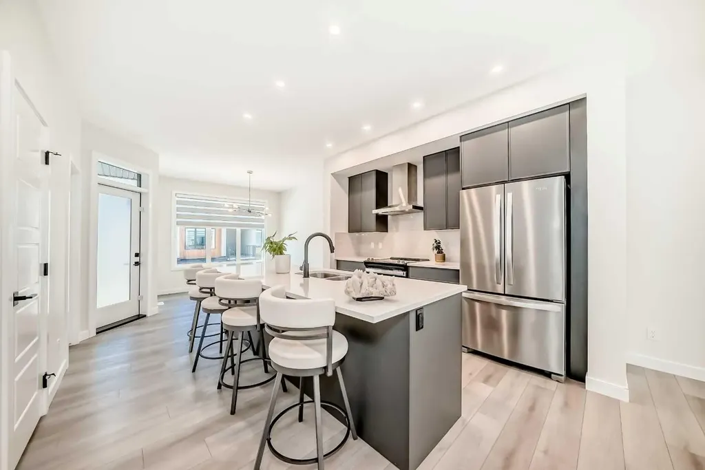 81 Greenbriar Place NW Calgary AB T3B6J1