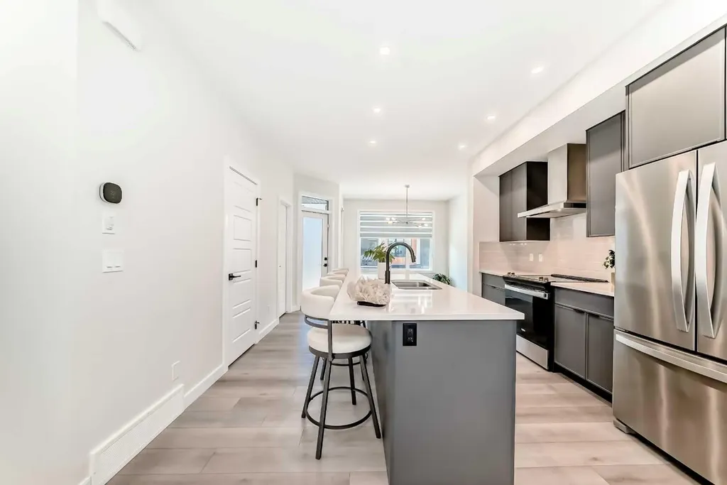 81 Greenbriar Place NW Calgary AB T3B6J1