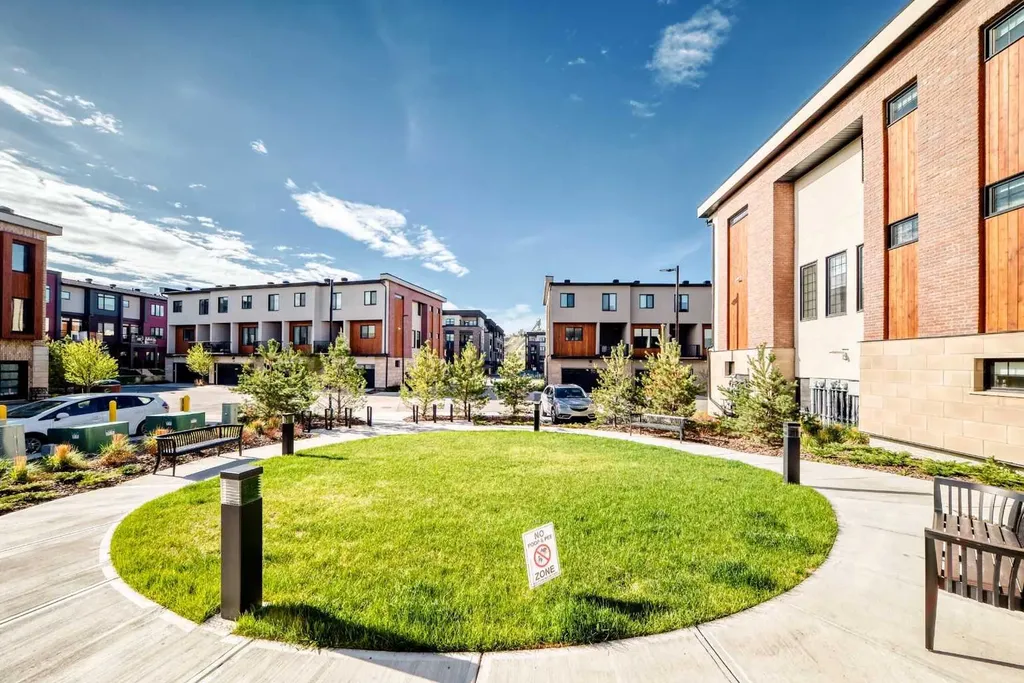 81 Greenbriar Place NW Calgary AB T3B6J1