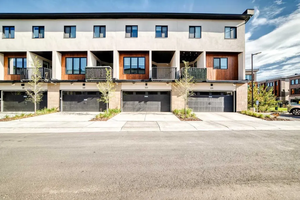 81 Greenbriar Place NW Calgary AB T3B6J1