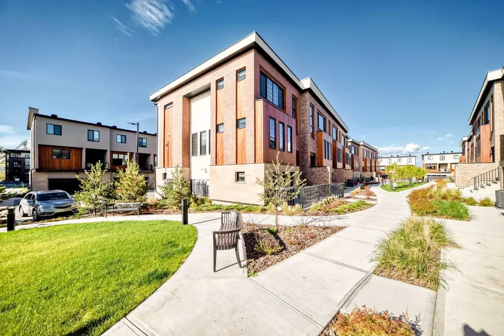 81 Greenbriar Place NW Calgary AB T3B6J1