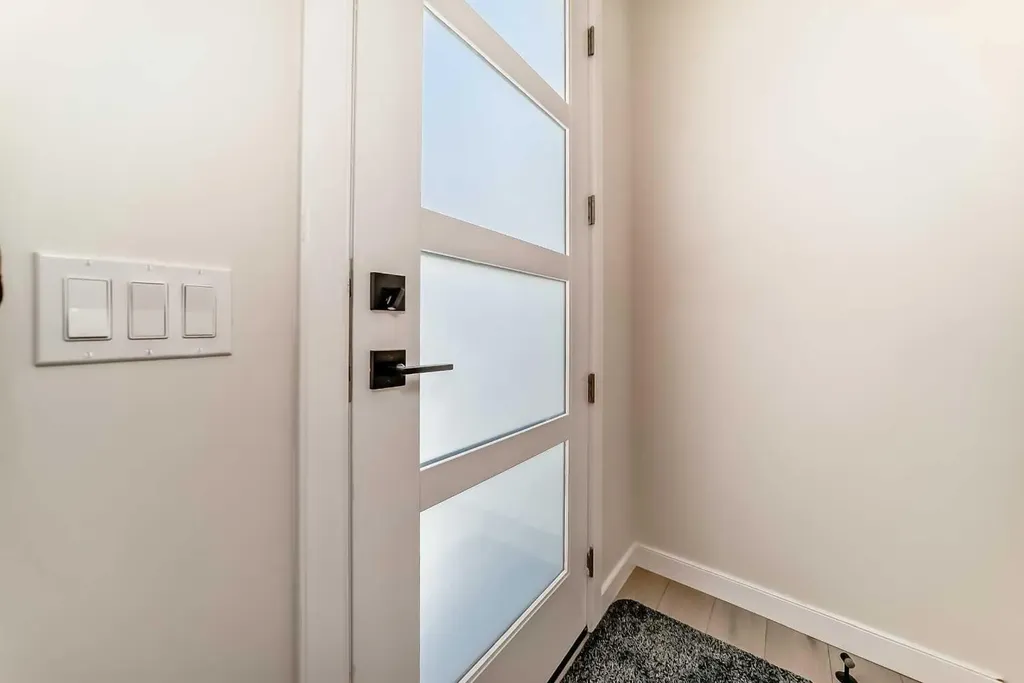 81 Greenbriar Place NW Calgary AB T3B6J1