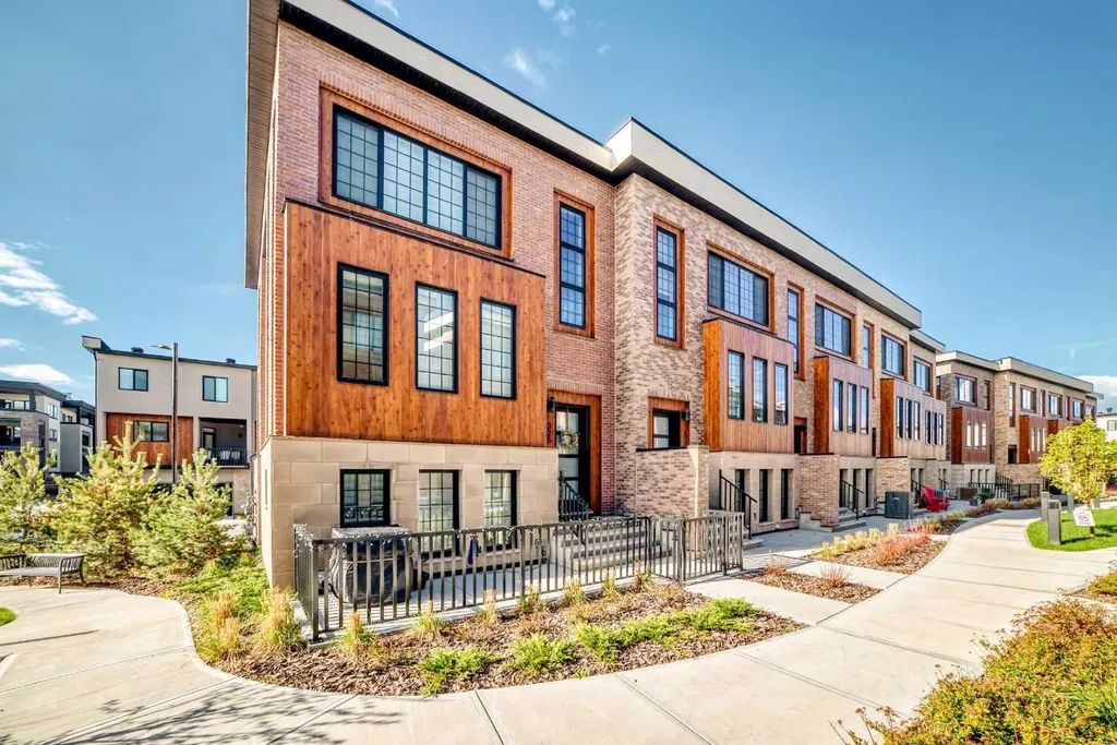 81 Greenbriar Place NW Calgary AB T3B6J1