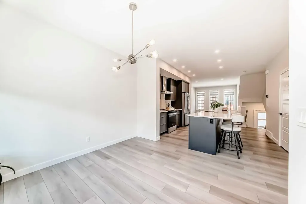 81 Greenbriar Place NW Calgary AB T3B6J1