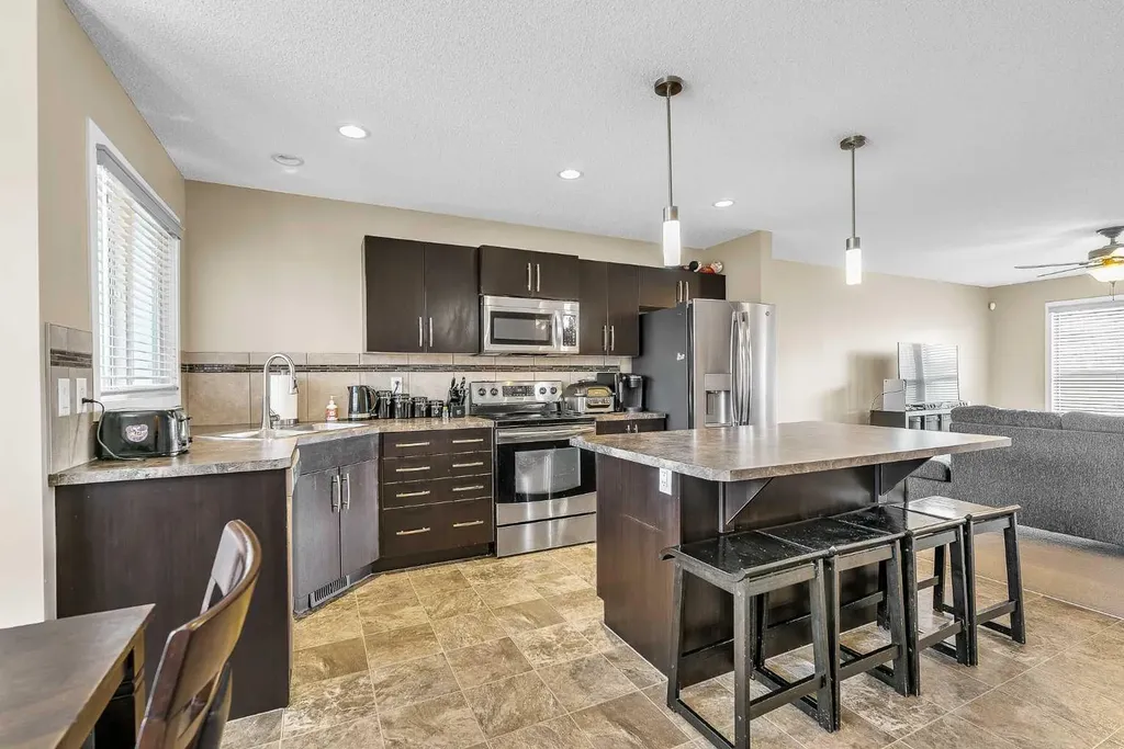 176 Skyview Point Green NE Calgary AB T3N0G8