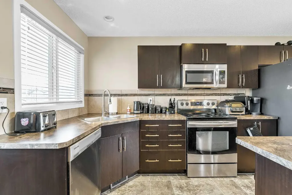 176 Skyview Point Green NE Calgary AB T3N0G8