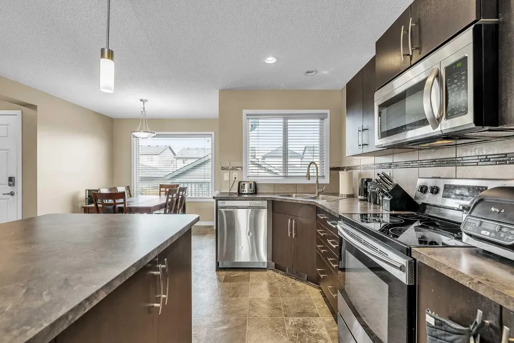 176 Skyview Point Green NE Calgary AB T3N0G8