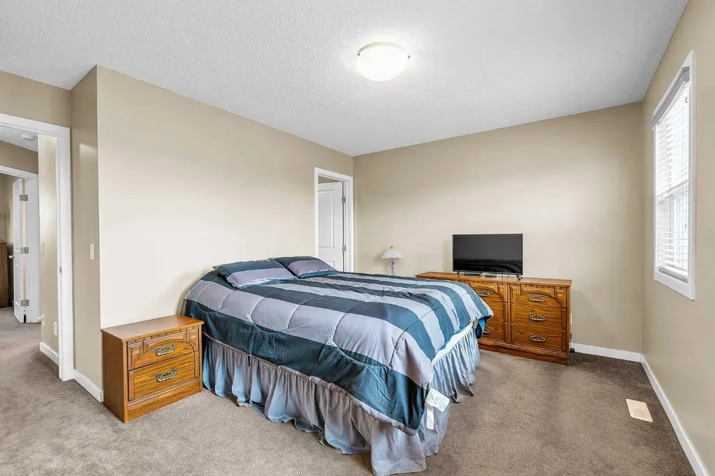 176 Skyview Point Green NE Calgary AB T3N0G8